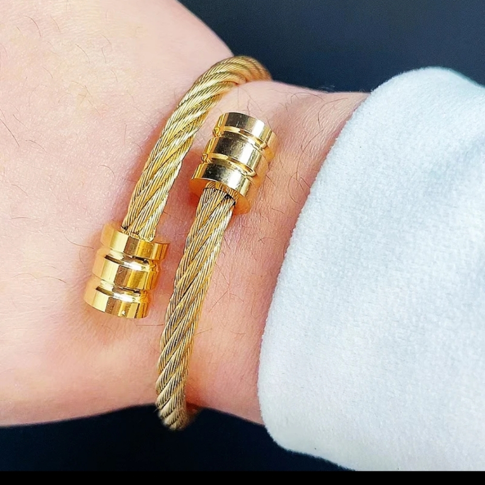 Men's gold tone bracelet